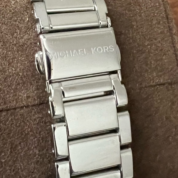 Michael Kors Parker Watch - Picture 4 of 5
